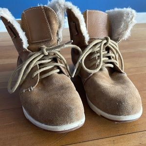 Emu Australia booties size 8